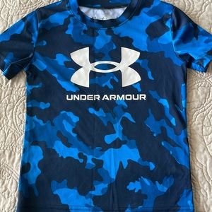 Boys UA t shirt
